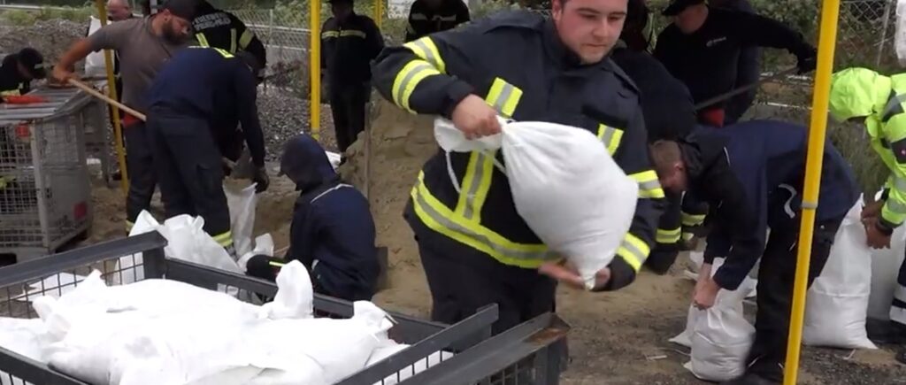 Arbeitslose Hochwasser freiwillige Hilfe